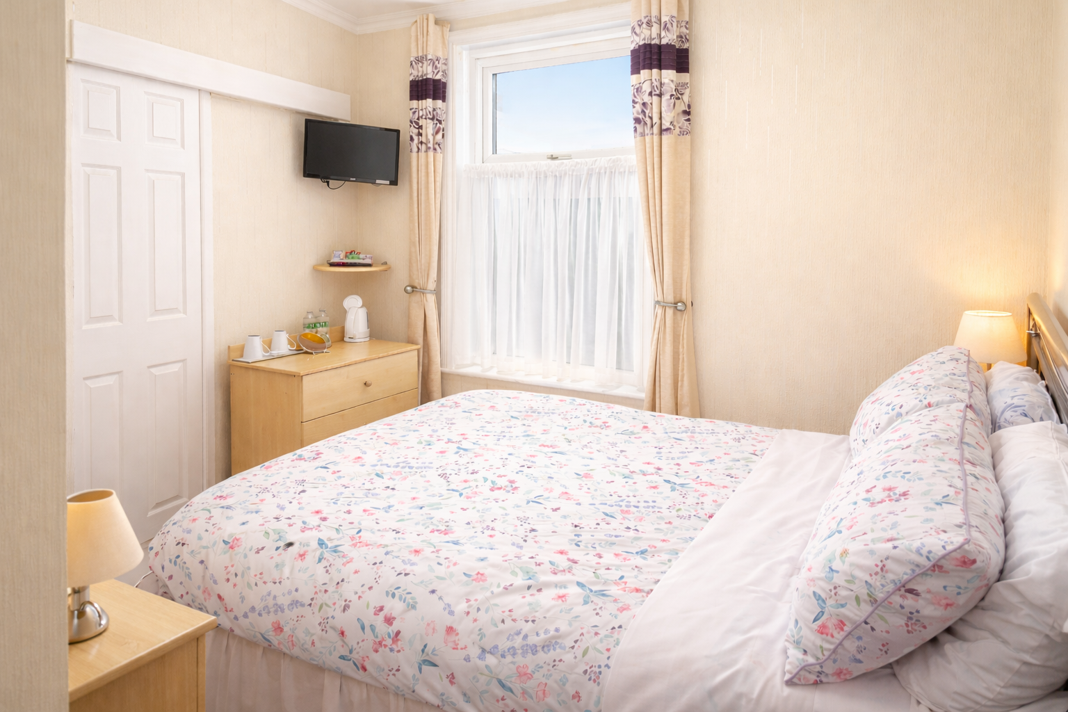 Comfortable Room with Ensuite Access