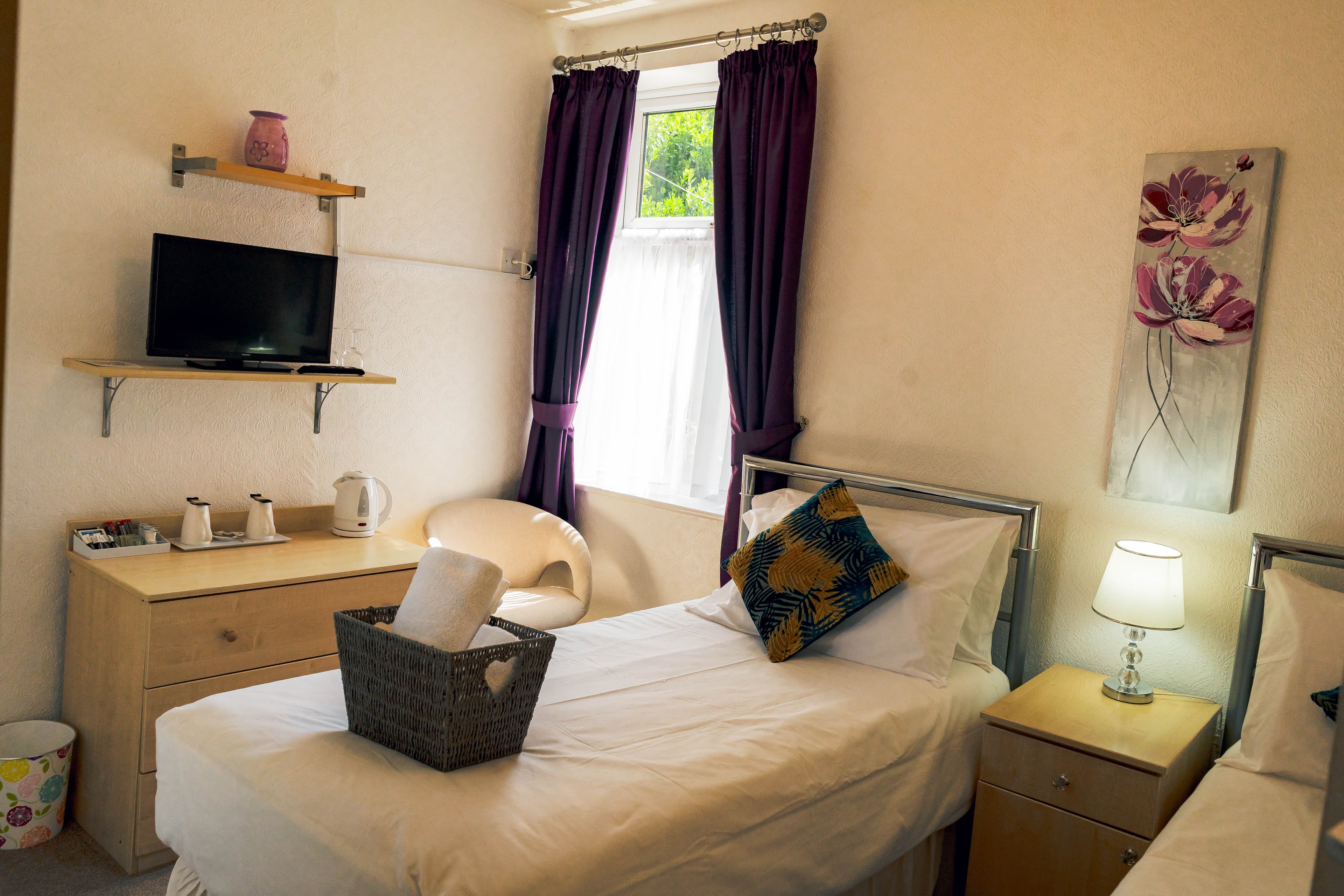 Twin Room with Tea & Coffee Station